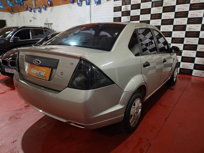 FORD - FIESTA - 2011/2012 - Prata - R$ 32.900,00
