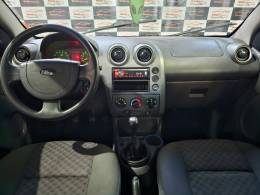 FORD - FIESTA - 2005/2005 - Preta - R$ 21.900,00