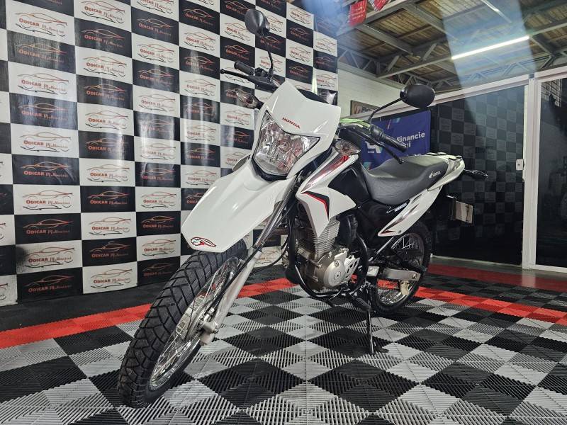 HONDA - NXR 150 - 2014/2014 - Branca - R$ 14.900,00