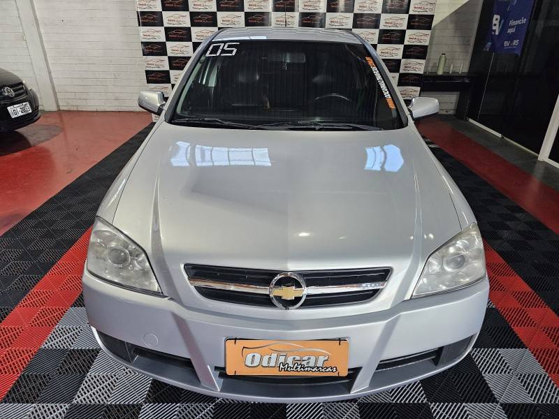 CHEVROLET - ASTRA - 2005/2005 - Prata - R$ 23.900,00