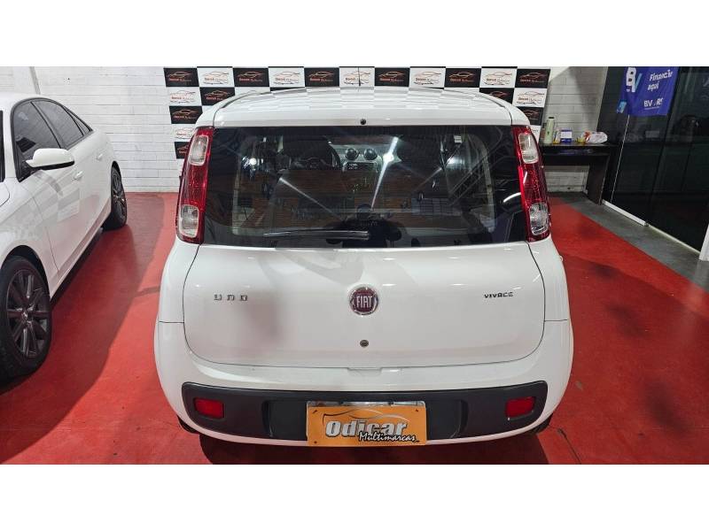 FIAT - UNO - 2013/2014 - Branca - R$ 34.900,00
