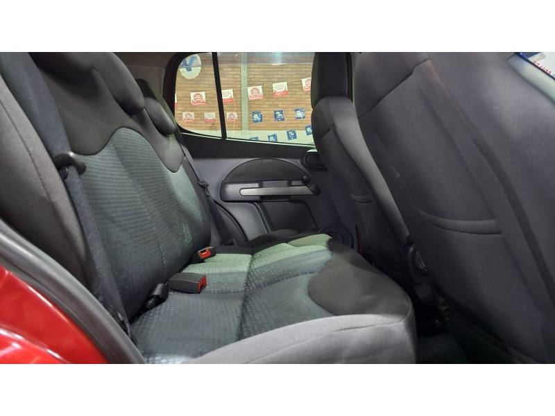 FIAT - UNO - 2010/2011 - Vermelha - R$ 32.900,00