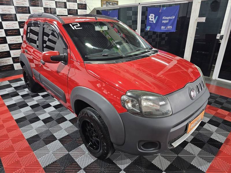 FIAT - UNO - 2011/2012 - Vermelha - R$ 32.900,00