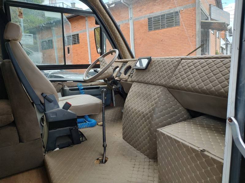 MARCOPOLO - SENIOR - 2000/2000 - Vermelha - R$ 165.000,00