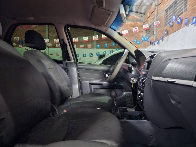 FIAT - PALIO - 2006/2006 - Prata - R$ 27.900,00