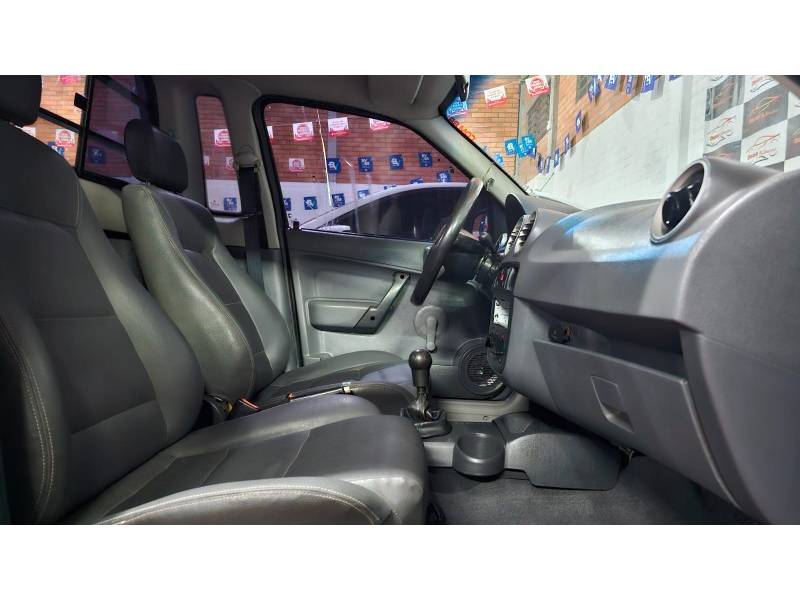 VOLKSWAGEN - SAVEIRO - 2007/2008 - Preta - R$ 42.900,00