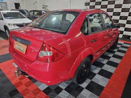 FORD - FIESTA - 2005/2005 - Vermelha - R$ 21.900,00