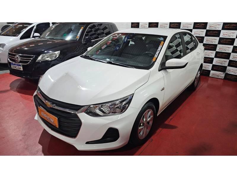 CHEVROLET - ONIX - 2023/2023 - Branca - R$ 71.900,00