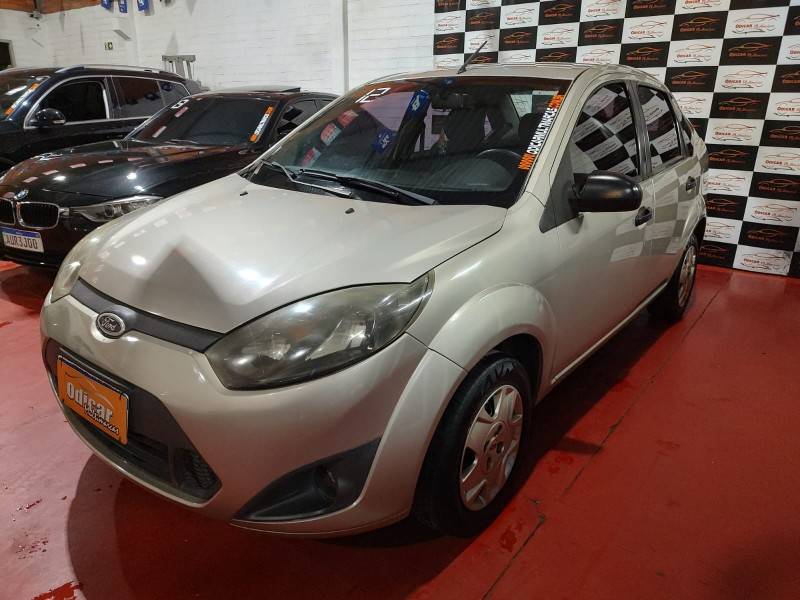 FORD - FIESTA - 2011/2012 - Prata - R$ 32.900,00