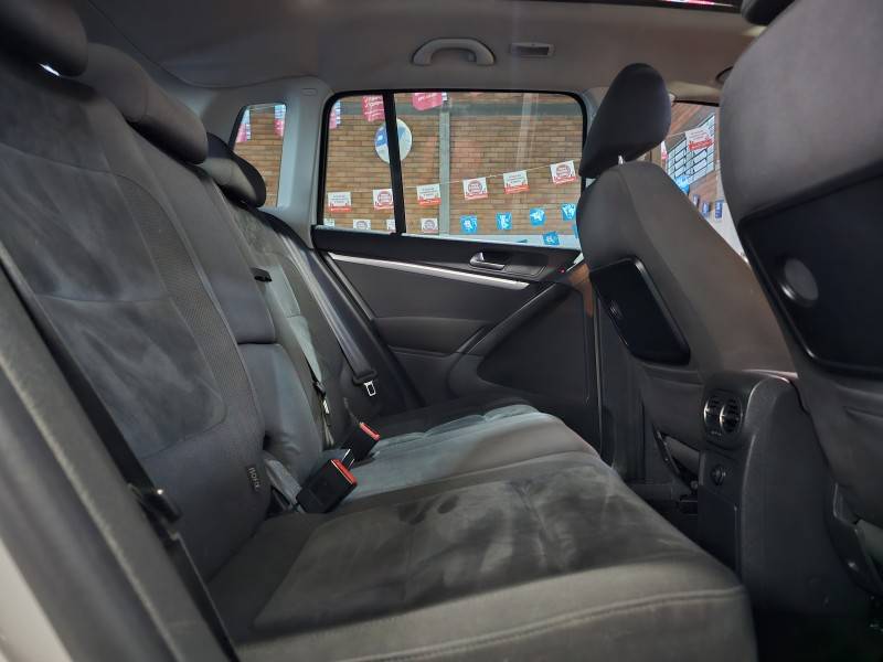 VOLKSWAGEN - TIGUAN - 2013/2014 - Branca - R$ 69.900,00