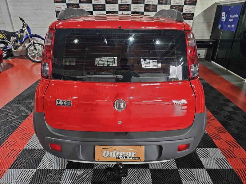 FIAT - UNO - 2011/2012 - Vermelha - R$ 32.900,00