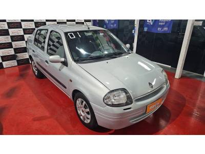 RENAULT - CLIO - 2001/2001 - Cinza - R$ 16.900,00