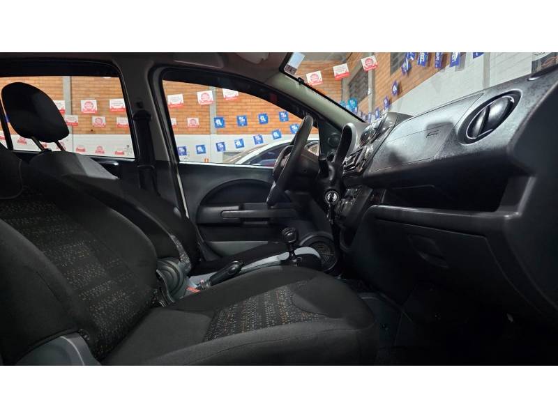 FIAT - UNO - 2013/2014 - Branca - R$ 34.900,00