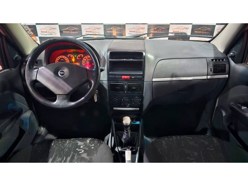 FIAT - PALIO - 2005/2006 - Prata - R$ 25.900,00