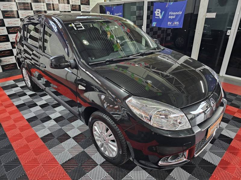 RENAULT - SANDERO - 2012/2013 - Preta - R$ 39.900,00