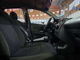 FORD - FIESTA - 2005/2005 - Vermelha - R$ 21.900,00