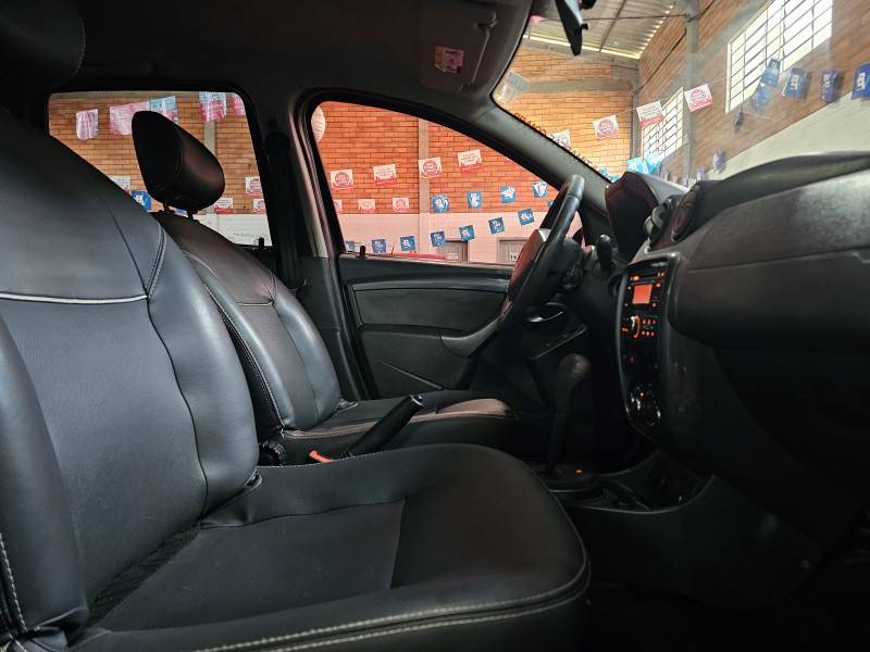 RENAULT - DUSTER - 2012/2013 - Preta - R$ 51.900,00