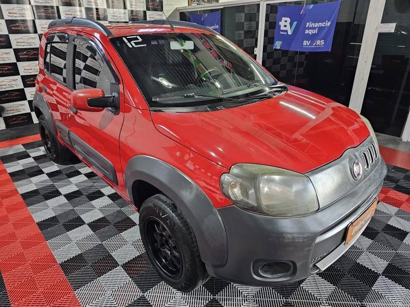FIAT - UNO - 2011/2012 - Vermelha - R$ 30.900,00