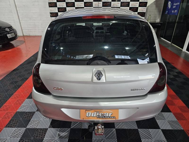 RENAULT - CLIO - 2010/2011 - Prata - R$ 22.900,00