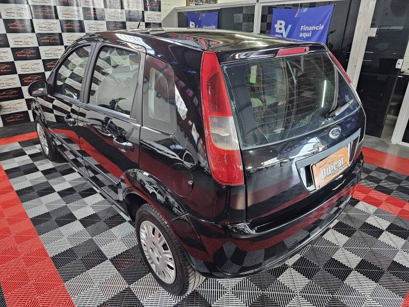 FORD - FIESTA - 2005/2005 - Preta - R$ 21.900,00