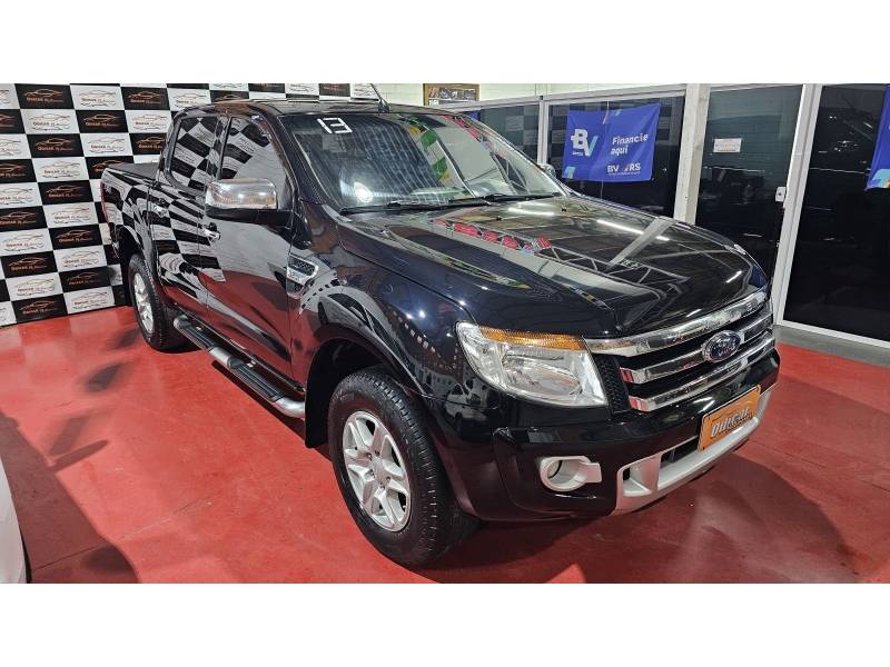FORD - RANGER - 2012/2013 - Preta - R$ 105.900,00
