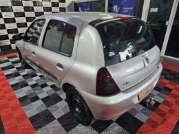 RENAULT - CLIO - 2010/2011 - Prata - R$ 22.900,00