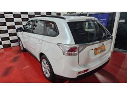 MITSUBISHI - OUTLANDER - 2013/2014 - Branca - R$ 70.900,00