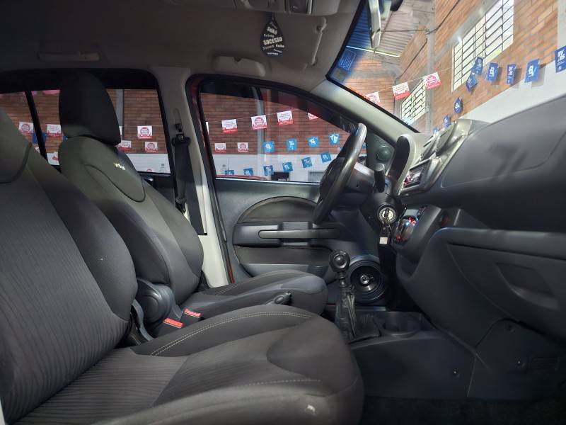 FIAT - UNO - 2011/2012 - Vermelha - R$ 32.900,00