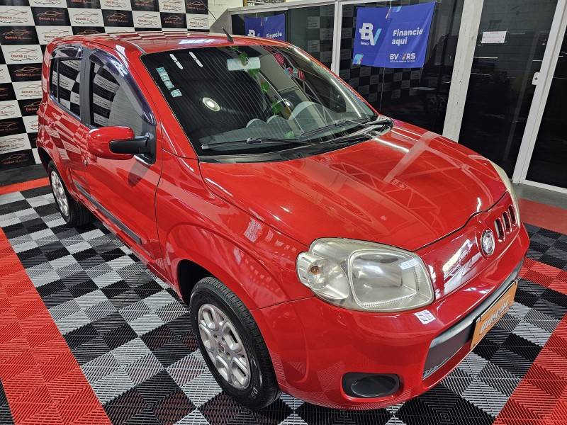 FIAT - UNO - 2010/2011 - Vermelha - R$ 32.900,00