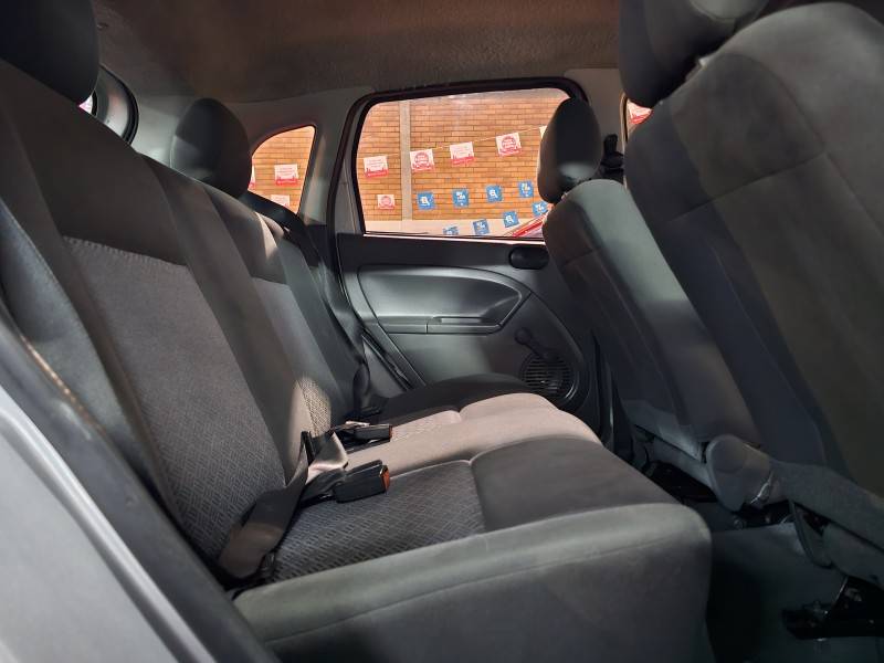 FORD - FIESTA - 2005/2005 - Prata - R$ 19.900,00
