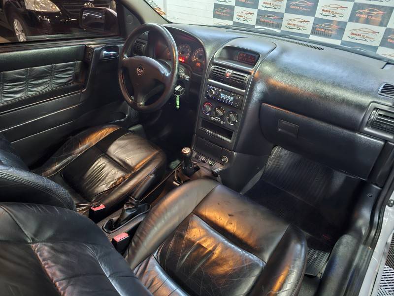 CHEVROLET - ASTRA - 2005/2005 - Prata - R$ 23.900,00