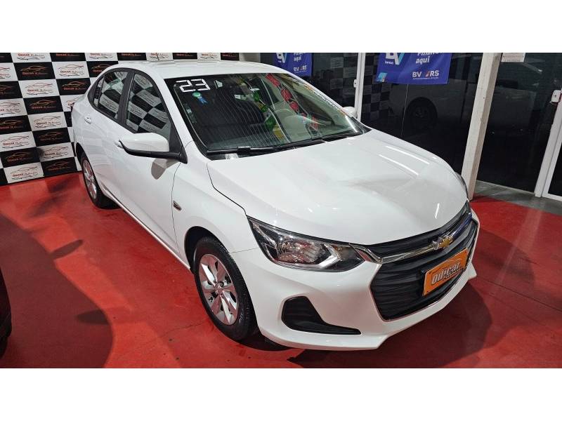 CHEVROLET - ONIX - 2023/2023 - Branca - R$ 71.900,00
