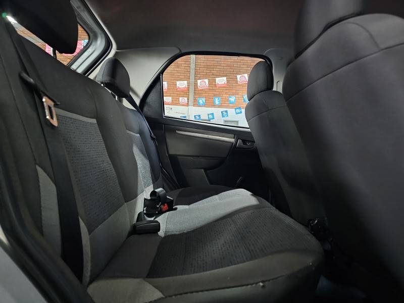 CHEVROLET - CELTA - 2013/2014 - Cinza - R$ 32.900,00