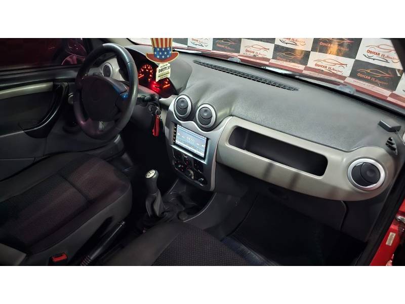 RENAULT - SANDERO - 2010/2011 - Vermelha - R$ 27.900,00