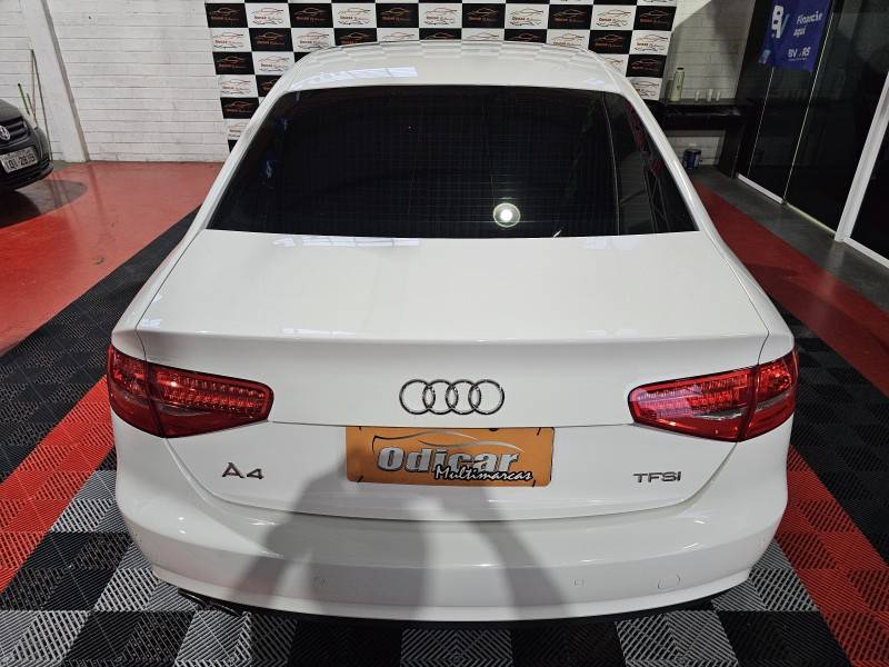 AUDI - A4 - 2015/2015 - Branca - R$ 87.900,00