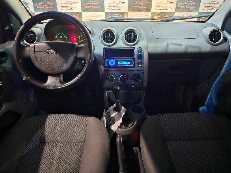 FORD - FIESTA - 2005/2005 - Prata - R$ 19.900,00