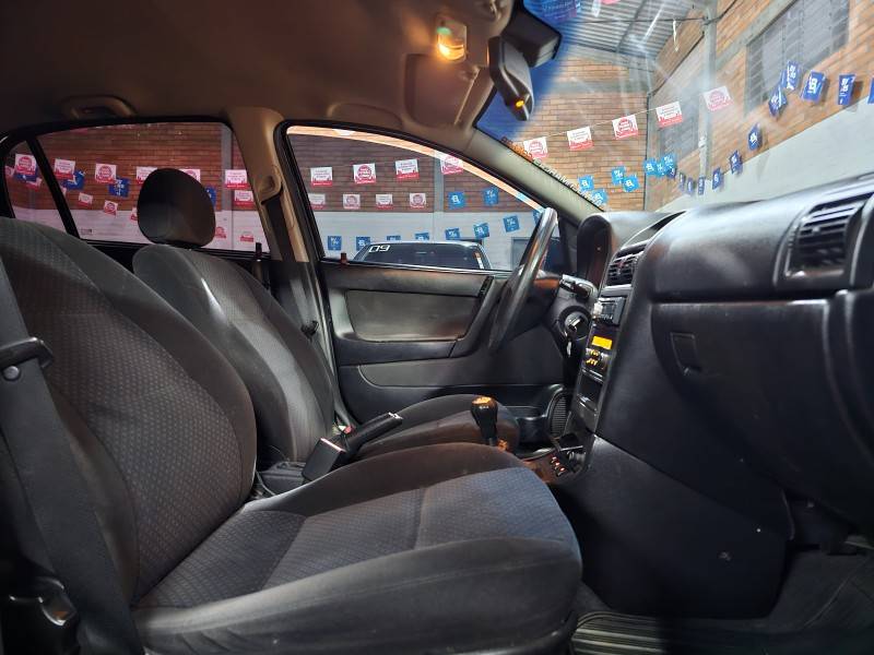 CHEVROLET - ASTRA - 2010/2011 - Preta - R$ 39.900,00