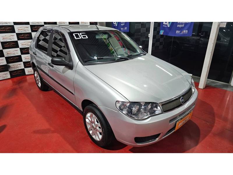 FIAT - PALIO - 2005/2006 - Prata - R$ 25.900,00