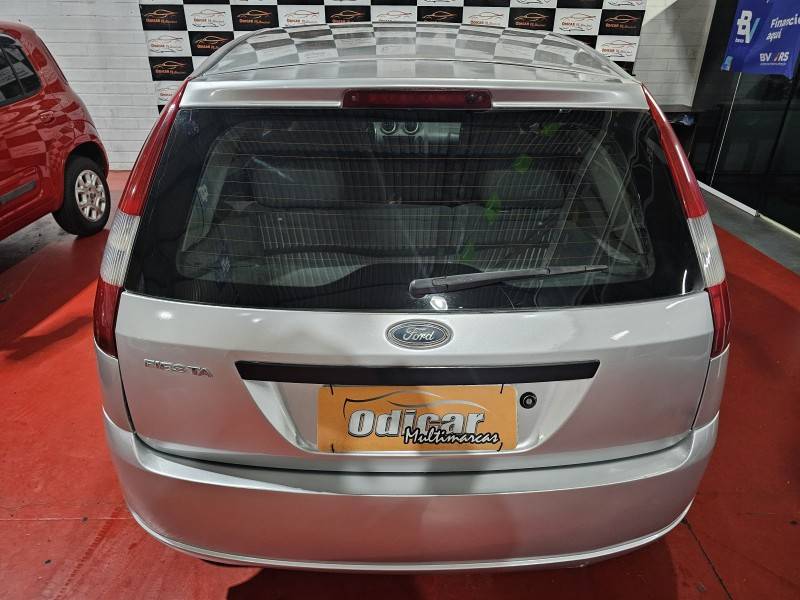 FORD - FIESTA - 2005/2005 - Prata - R$ 19.900,00