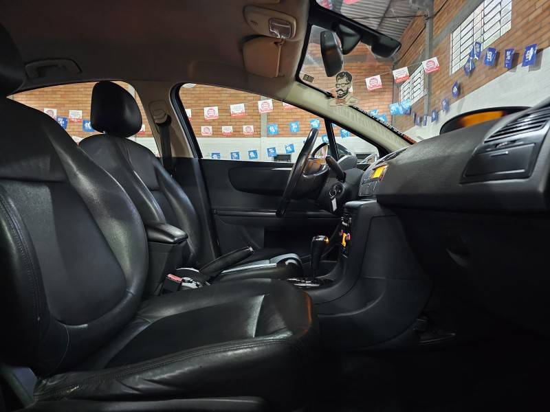 CITROËN - C4 - 2012/2013 - Cinza - R$ 30.900,00