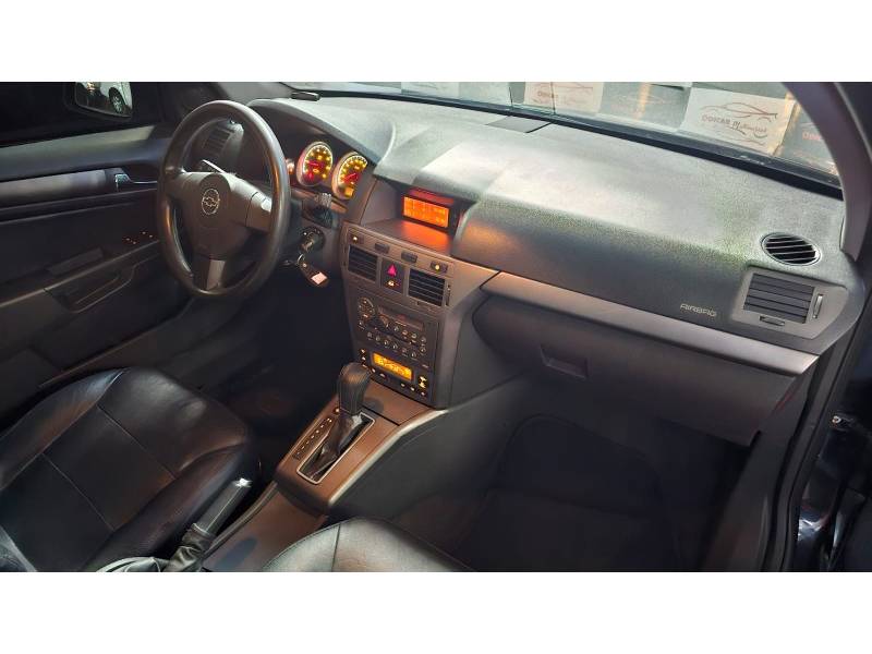 CHEVROLET - VECTRA - 2008/2009 - Preta - R$ 37.900,00