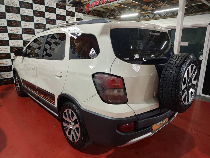 CHEVROLET - SPIN - 2016/2017 - Branca - R$ 64.900,00