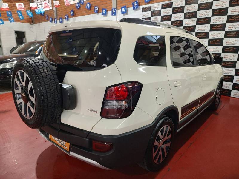CHEVROLET - SPIN - 2016/2017 - Branca - R$ 64.900,00