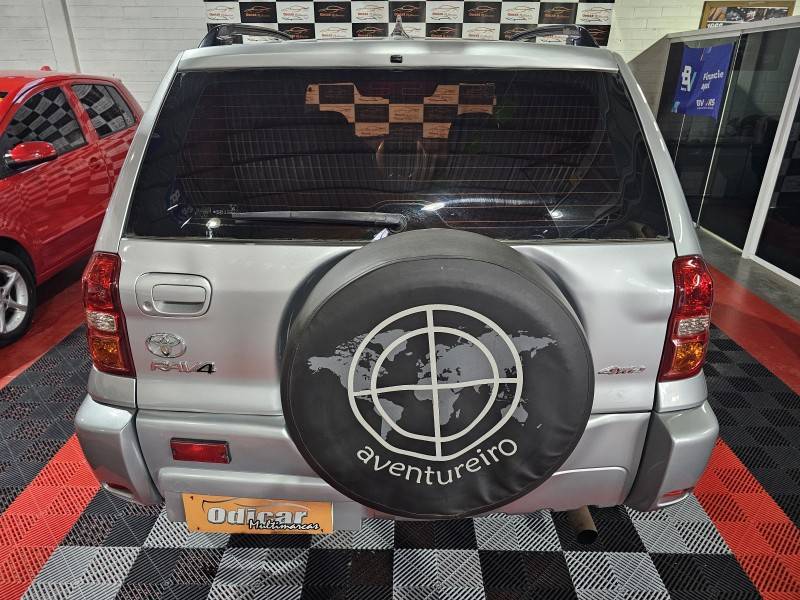 TOYOTA - RAV4 - 2004/2005 - Prata - R$ 45.900,00