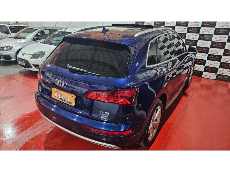 AUDI - Q5 - 2017/2018 - Azul - Sob Consulta