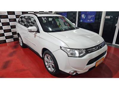 MITSUBISHI - OUTLANDER - 2013/2014 - Branca - R$ 70.900,00