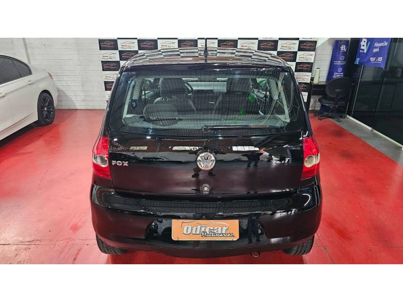 VOLKSWAGEN - FOX - 2007/2008 - Preta - R$ 20.900,00