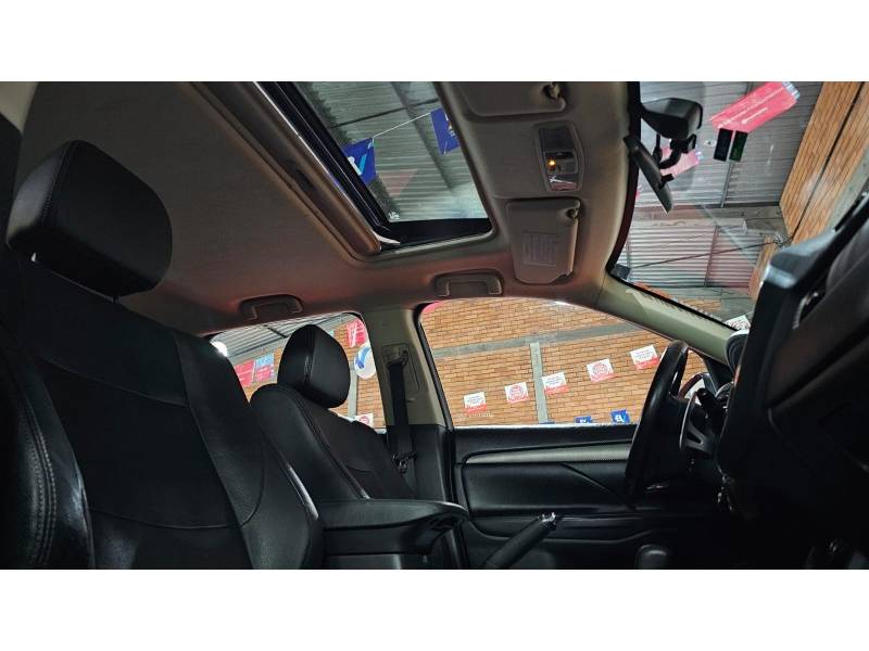 MITSUBISHI - OUTLANDER - 2013/2014 - Branca - R$ 70.900,00