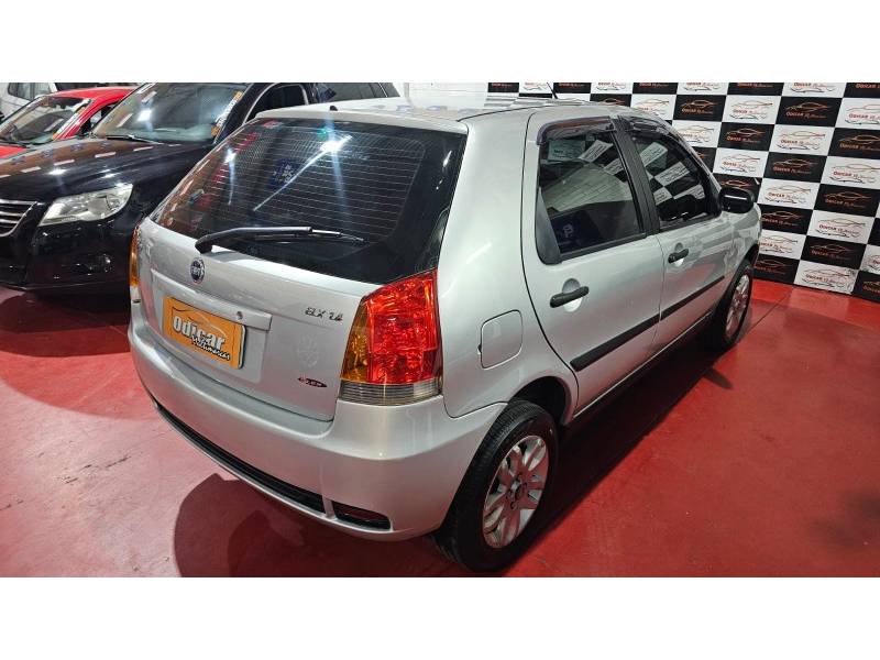 FIAT - PALIO - 2005/2006 - Prata - R$ 25.900,00