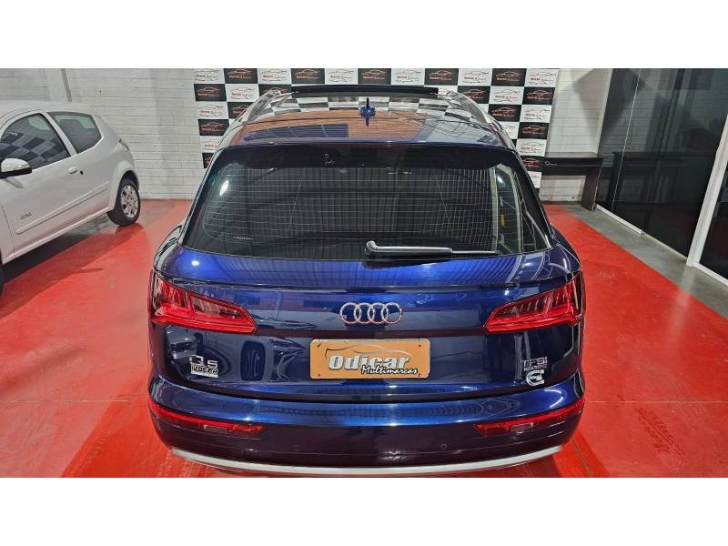 AUDI - Q5 - 2017/2018 - Azul - Sob Consulta